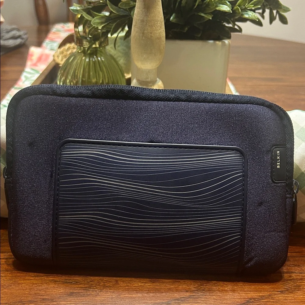 💥 2/$10 Belkin Navy Electronic Device Protective Sleeve